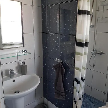 ホームステイ Goscinne U Laury レバル